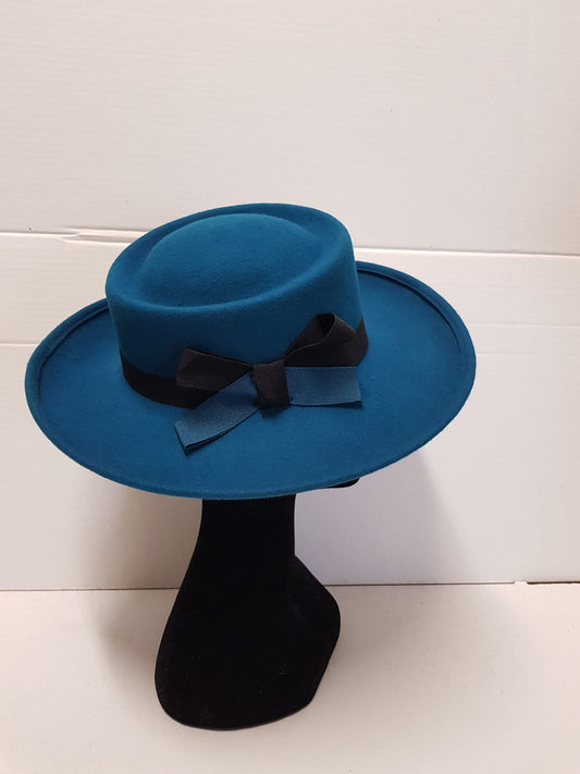 Felt hat with bow