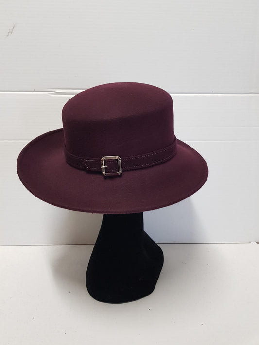 Felt hat with strap